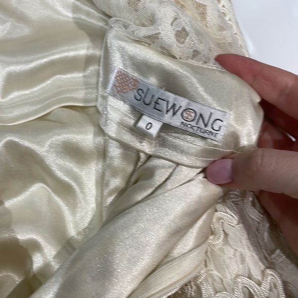 Like new! Worn a couple of times. Perfect for graduation, white parties, bridal - Picture 3 of 5